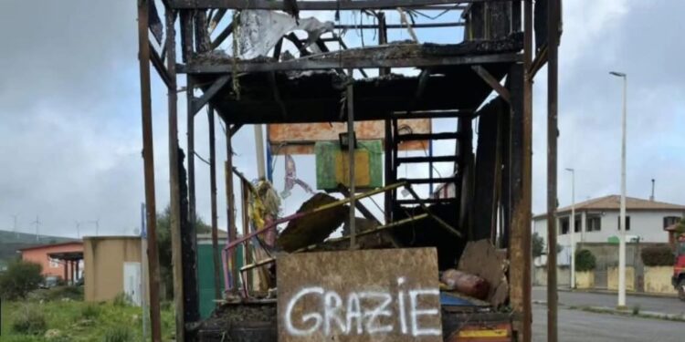 Nurri, a fuoco il carro di carnevale poco prima della sfilata
