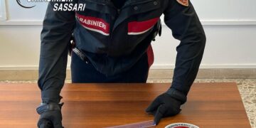 Armato di coltello minacciava i passanti: arrestato a Porto Torres