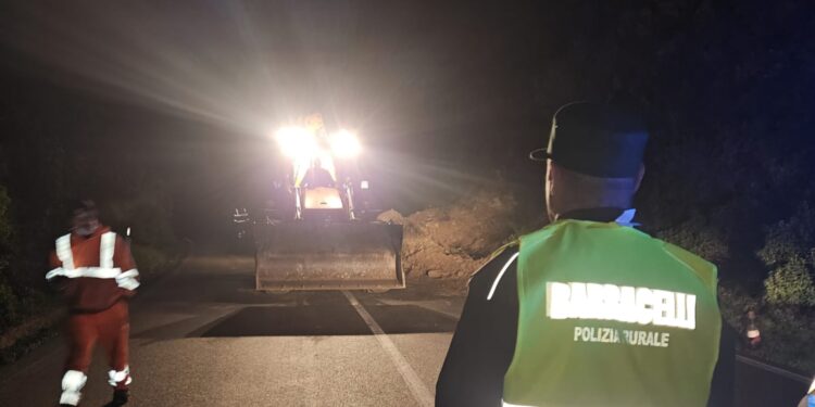 Teulada, riaperta la Ss 195: lavori senza sosta per rimuovere i detriti