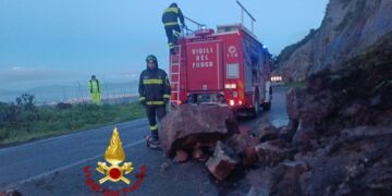Alghero, frana sulla Ss 292: intervento dei vigili del fuoco