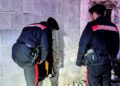 Nascondeva la droga tra le fessure di un muro in una casa abbandonata: arrestato a Pula