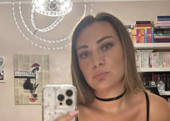 Si sente male mentre è sulla neve con gli amici: Claudia muore a 36 anni