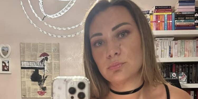 Si sente male mentre è sulla neve con gli amici: Claudia muore a 36 anni