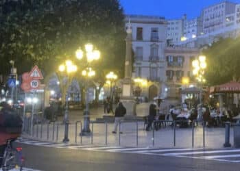 Cagliari, difende un rider in piazza Yenne e viene presa a calci e pugni