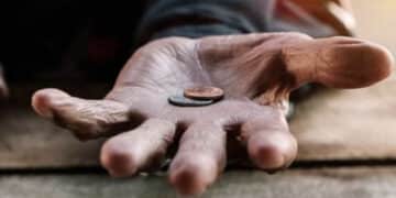 Quartucciu, offese a chi gli rifiuta l’elemosina al centro commerciale di via delle Serre: “Chiede soldi e insegue”