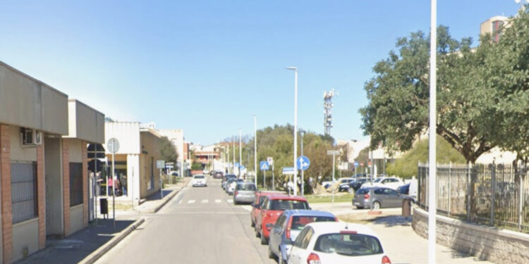 Assemini, malore fatale in mezzo alla strada: morto un 94enne