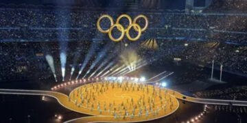 Milano-Cortina 2026, Laura Pausini e Mariah Carey regine di San Siro, ovazione per Mattarella