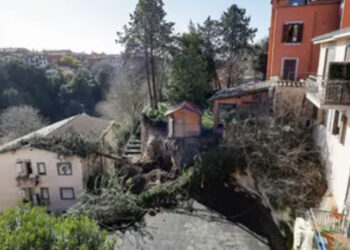 Tragedia del maltempo: frana cade su una palazzina, morto un 58enne