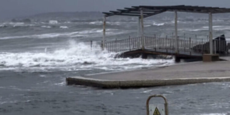 Paura per il maltempo, vertice Regione-sindaci in Sardegna: “Dopo Harry temiamo nuovi disastri”