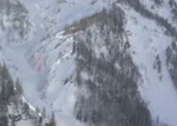 Tragedia in montagna: una valanga travolge e uccide  due sciatori