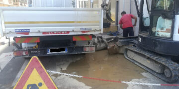 Cagliari, è tornata la normalità a Is Mirrionis dopo la rottura della condotta idrica Abbanoa