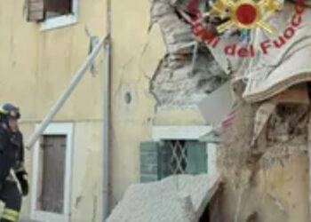 Esplosione in una palazzina: morto un 68enne, 3 feriti