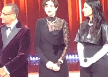 Sanremo, nella serata delle cover trionfa Ditonellapiaga con Tony Pitony: duetto a sorpresa di Tredici Pietro con papà Morandi