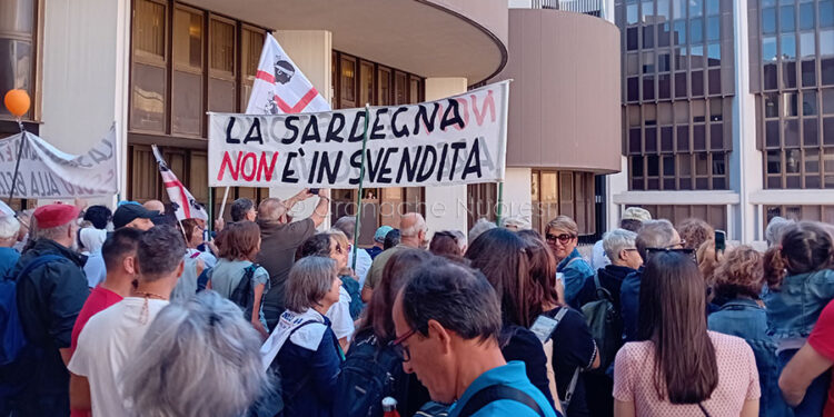 “Cagliari aderisca al piano Pratobello, la Sardegna non è in vendita”