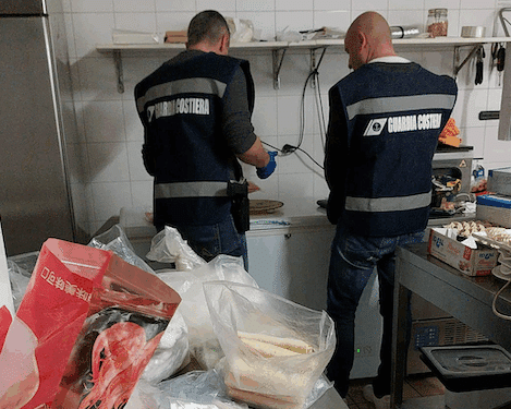 Cagliari, 20 kg di prodotti ittici non commestibili: sanzione e sequestro, sospesa l’attività di un ristorante etnico