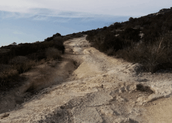 Degrado sulla Sella del Diavolo: “Per il Comune di Cagliari 15 anni per un cartello non bastano”