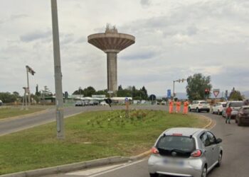 Assemini, ragazzini in monopattino rubano lo zaino di un ambulante: scatta la solidarietà