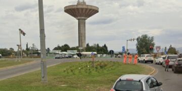 Assemini, ragazzini in monopattino rubano lo zaino di un ambulante: scatta la solidarietà