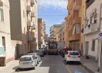 Cagliari, residenti con l’acqua degli scarichi fognari in casa: infuria la protesta a Is Mirrionis
