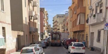 Cagliari, residenti con l’acqua degli scarichi fognari in casa: infuria la protesta a Is Mirrionis