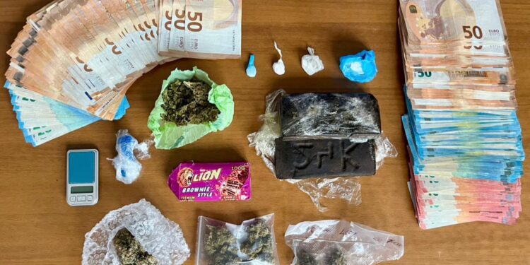 Cagliari, blitz antidroga a San Michele e Pirri: la casa di un pusher blindata da 15 telecamere