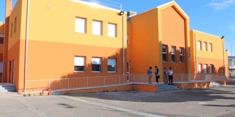 Aggredito all’uscita da scuola a Monserrato: “Mio figlio non ha provocato, è stato uno screzio tra ragazzi”