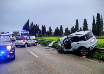 Terribile scontro frontale a Villamassargia, due feriti gravi: una 47enne estratta dalle macerie