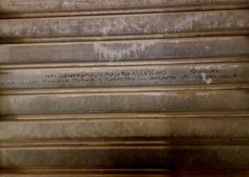 Cagliari, nuovo giallo nel caso di Manuela Murgia: l’accusa su una serranda, “Hai generato un mostro che l’ha uccisa”