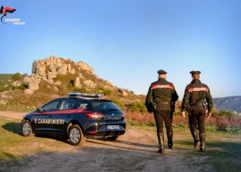 Carloforte, cantiere navale abusivo e discarica su area demaniale: denunciate due persone