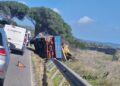 Le raffiche di maestrale ribaltano un camion, paura sulla statale 128 fra Cagliari e Senorbì