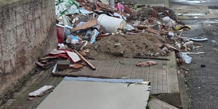 “Pirri, via Antonio Sanna trasformata in Via “discarica a cielo aperto”. L’amministrazione rimane in silenzio”