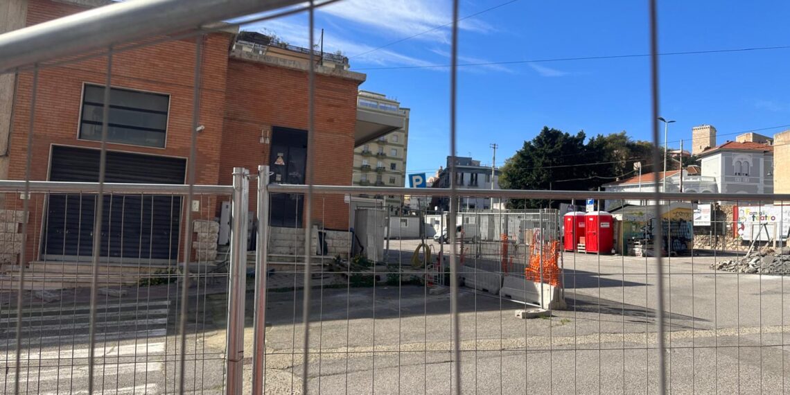 Cagliari, disastro San Benedetto: cantiere del mercato deserto e parcheggi introvabili