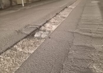 Cagliari, la vergogna delle strade piene di buche e voragini: strage di gomme e ammortizzatori, Comune immobile (VIDEO)