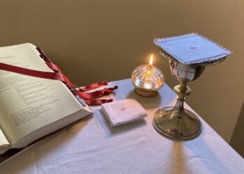 Cagliari, finto vescovo si aggira per distribuire i sacramenti: “Sono nulli”