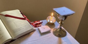 Cagliari, finto vescovo si aggira per distribuire i sacramenti: “Sono nulli”