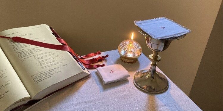 Cagliari, finto vescovo si aggira per distribuire i sacramenti: “Sono nulli”