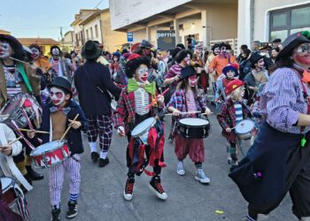 Stupenda domenica di fine Carnevale in Sardegna: a Marrubiu il grande show dei cagliaritani di Sa Ratantira (VIDEO)