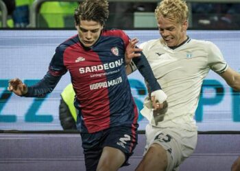 Cagliari-Lazio 0-0, rossoblù spreconi sotto porta poi Mina viene espulso: buon pari che avvicina la salvezza