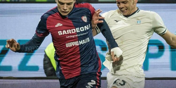 Cagliari-Lazio 0-0, rossoblù spreconi sotto porta poi Mina viene espulso: buon pari che avvicina la salvezza