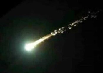 Insoliti avvistamenti in Sardegna: un grosso bolide luminoso attraversa l’Isola