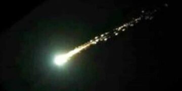 Insoliti avvistamenti in Sardegna: un grosso bolide luminoso attraversa l’Isola