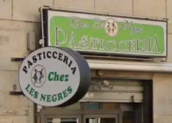 “Non toccateci Chez Les Negres”: i cagliaritani difendono la storica pasticceria dopo la polemica sul nome