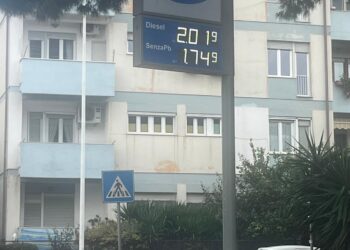 Cagliari, il gasolio supera i 2 euro: bolletta più pesante per cittadini e imprese