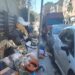 Cagliari, via Bosco Cappuccio sommersa dai rifiuti: “Non possiamo neanche uscire di casa”
