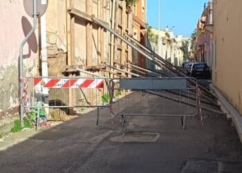 Viabilità bloccata e cittadini esasperati: Fratelli d’Italia denuncia il caso di via Rossi Vitelli a Quartu