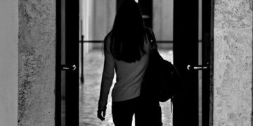 Apre il Fass Shopping Center ma da Tiscali  alla Bakaert si lotta contro il licenziamento di centinaia di lavoratori a Cagliari