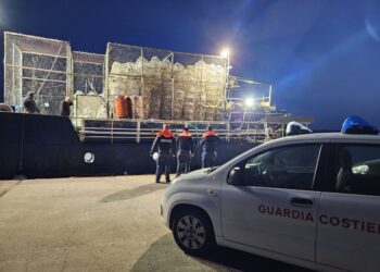Cagliari, pesca illegale in acque italiane: sanzionato il comandante di un peschereccio straniero, sequestrati 200 kg di gamberi