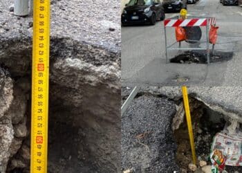 Pirri, in via Balilla una maxi voragine di 64 centimetri di profondità: automobilisti in rivolta, regna la transenna