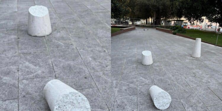 Cagliari, nuovo atto vandalico contro piazza Matteotti: distrutto un grosso blocco