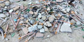 Cagliari, a Is Mirrionis una piazzetta dove si consuma droga alla luce del sole: “Quartiere in ostaggio”